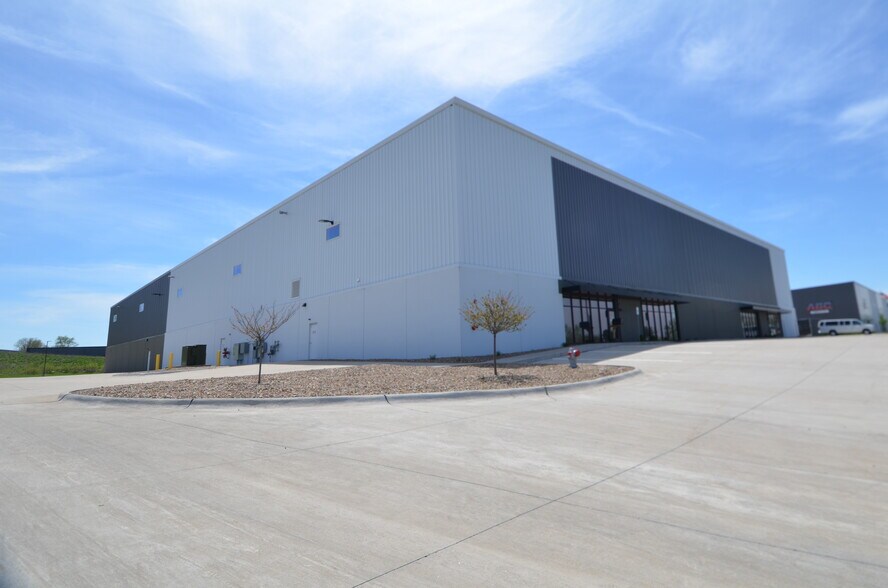 More Photos Of 1550 Roberts Ferry Rd, Tiffin Warehouse For Lease