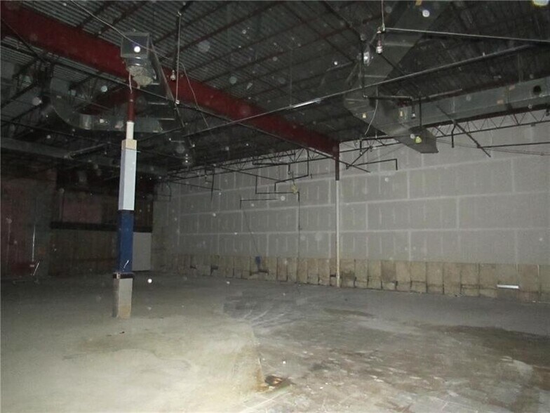 More Photos Of 7025 Clairton Rd, West Mifflin Flex For Lease