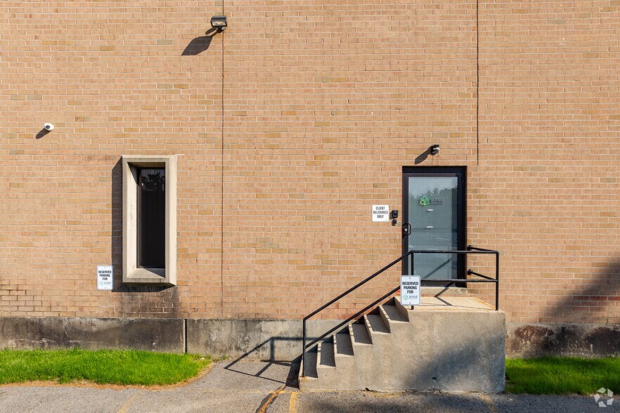 More Photos Of 100-106 South St, Hopkinton Light Manufacturing For Lease