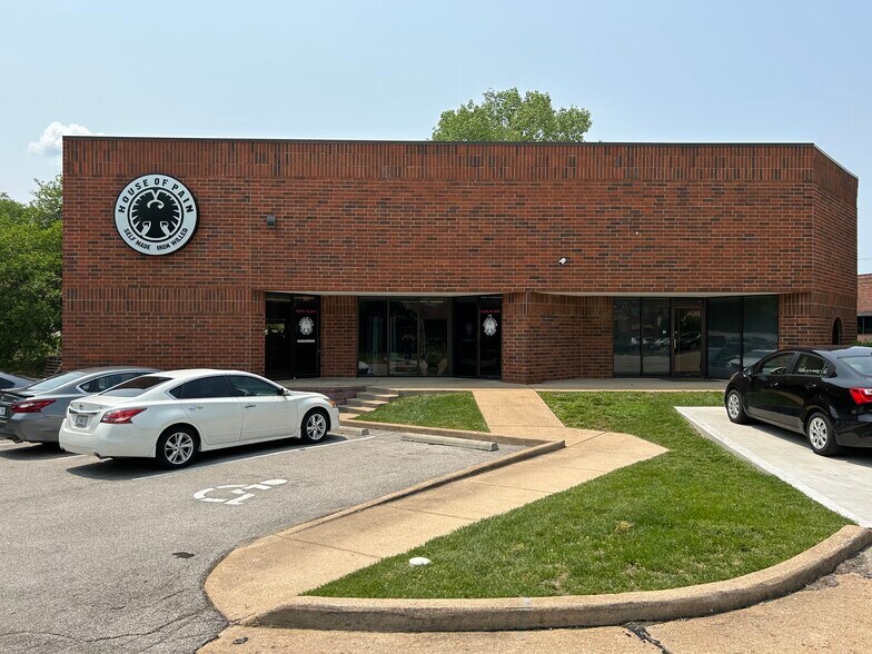 More Photos Of 251-253 Chesterfield Industrial Blvd, Chesterfield Warehouse For Sale