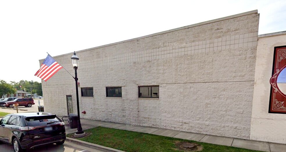 More Photos Of 613 Locust St, Marshall Convenience Store For Sale