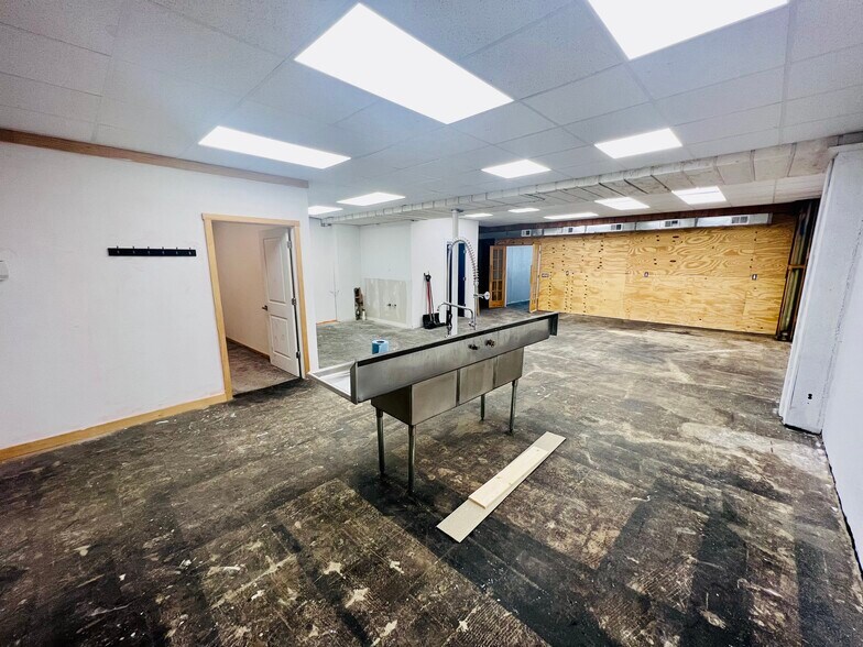 More Photos Of 1414 Plainfield Ave NE, Grand Rapids Storefront For Lease