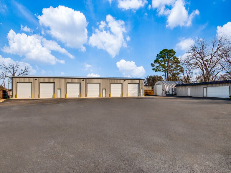 Primary Photo Of 708 E Hundley Dr, Lake Dallas Warehouse For Lease