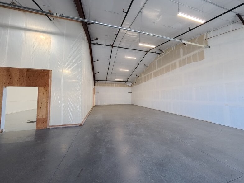 More Photos Of 2561 NE 4th St, Bend Warehouse For Lease