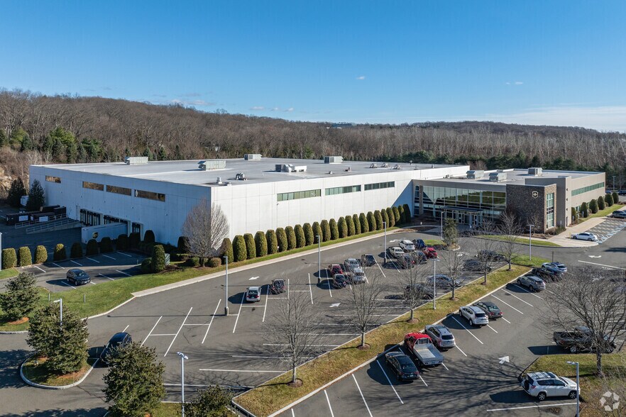 Primary Photo Of 7 Victoria Dr, Monroe Warehouse For Lease