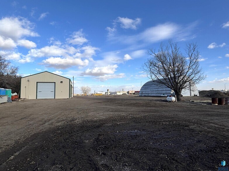 More Photos Of 1603 N Broadway Ave, Miller Industrial For Sale