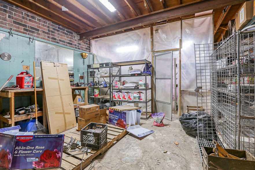 More Photos Of , Blue Springs Unknown For Sale
