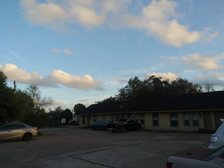 More Photos Of 1026 Miles St, Rosenberg Apartments For Sale