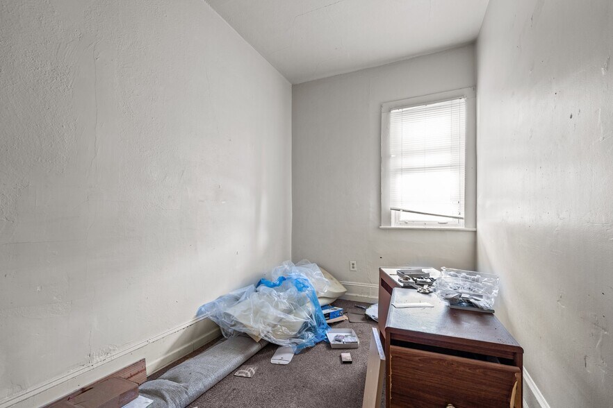 More Photos Of 421 Vine St, Eden Hotel For Sale