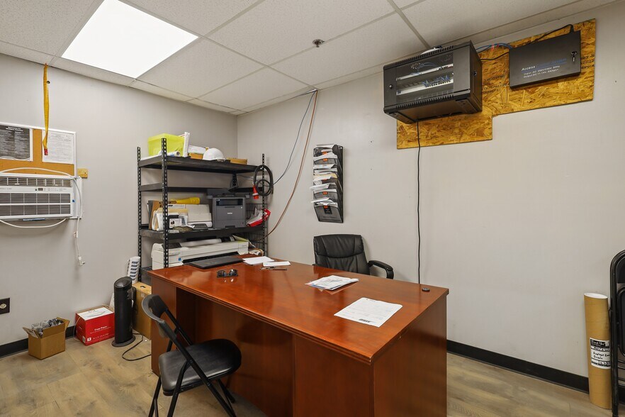 More Photos Of 10000 Miller Dr, Galesburg Service For Lease