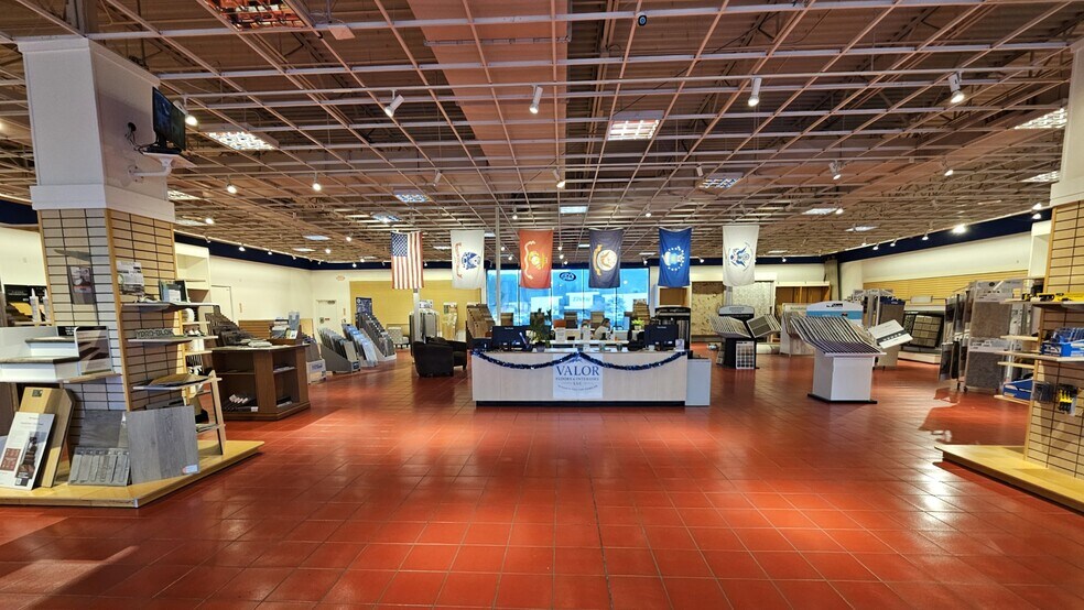 More Photos Of 421 Three Rivers Dr, Kelso Freestanding For Lease