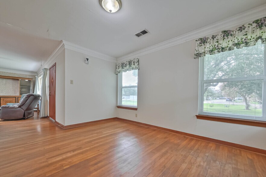 More Photos Of 8713 Wayfarer Ln, Houston Loft Creative Space For Sale