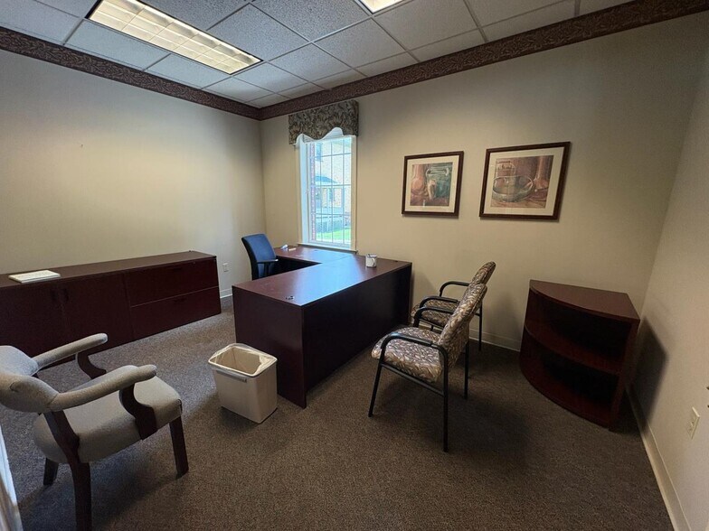 More Photos Of 998 3rd St, Beaver Office For Sale