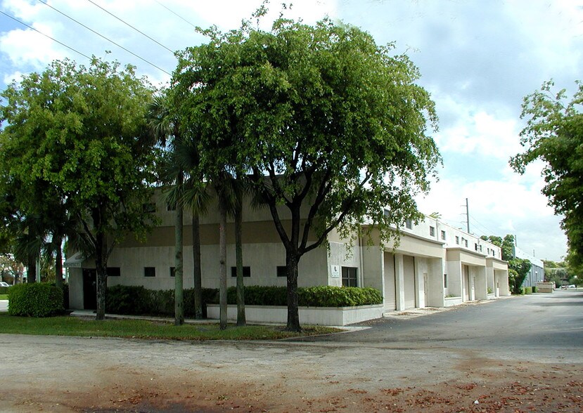 More Photos Of 4199 N Dixie Hwy, Boca Raton Warehouse For Lease