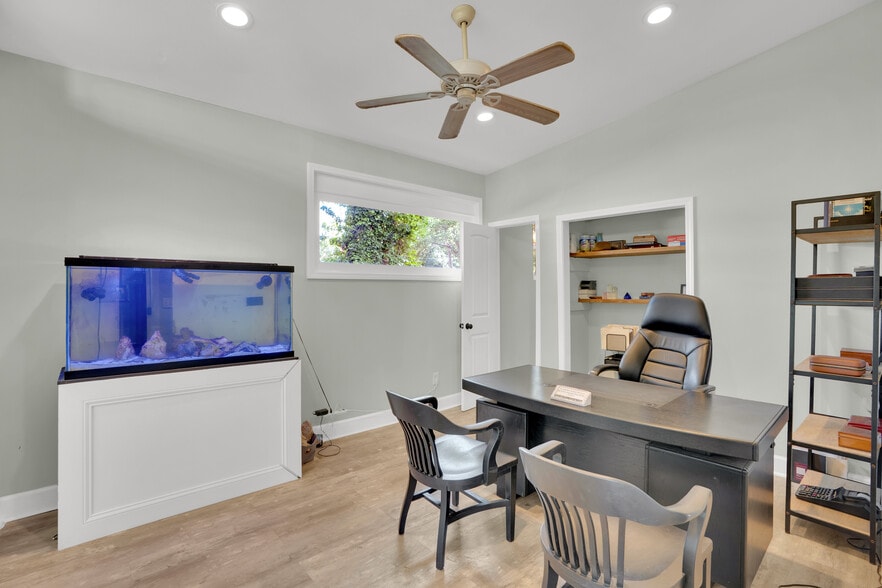 More Photos Of 128 Latonea Dr, Columbia Office Residential For Sale