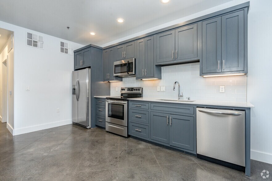 More Photos Of 404 Industrial St, Denton Apartments For Sale