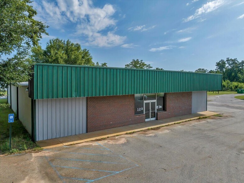 More Photos Of 19276 Hartford St, Edison Freestanding For Sale