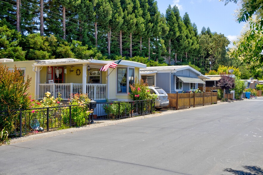 More Photos Of 5250 Whispering Creek Dr, Santa Rosa Manufactured Housing Mobile Home Park For Sale