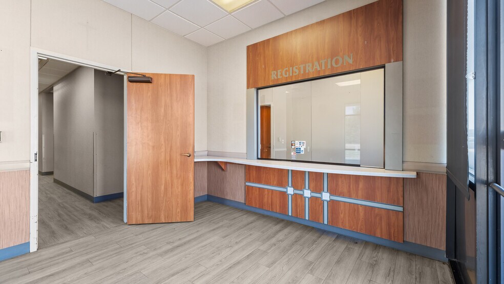 More Photos Of 910 James Bowie Dr, New Boston General Retail For Lease