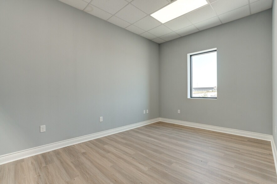 More Photos Of 9007 CR 6820, Lubbock Warehouse For Lease