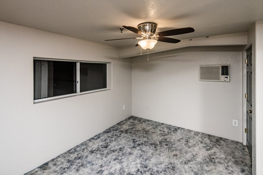 More Photos Of 1600 Acoma Blvd W, Lake Havasu City Service For Sale