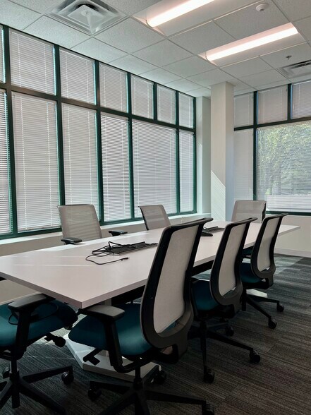 More Photos Of 38219 Mound Rd, Sterling Heights Office For Lease