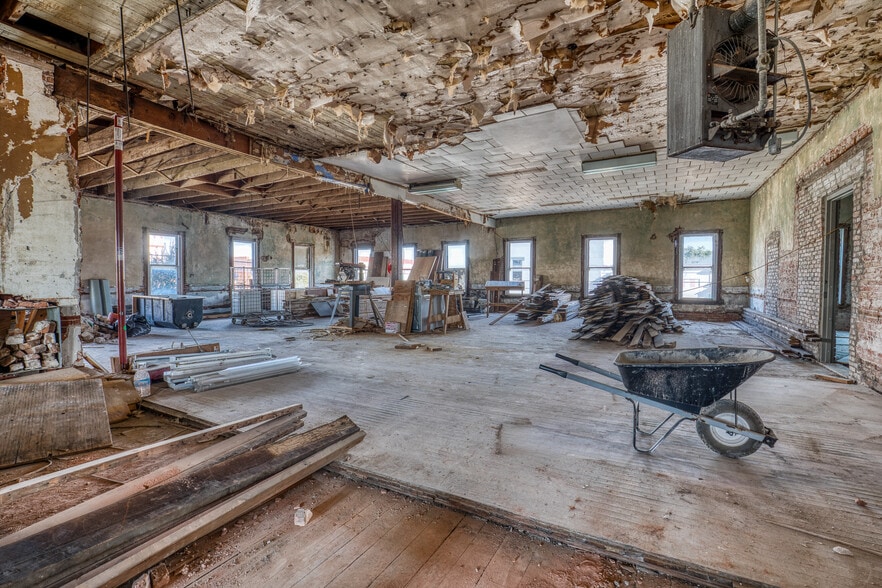 More Photos Of 214 E Main St, Brenham Office Residential For Sale