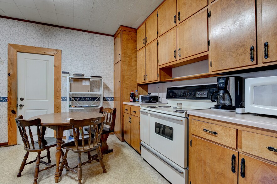 More Photos Of 12228 Indiana St, Leopold Storefront Retail Office For Sale