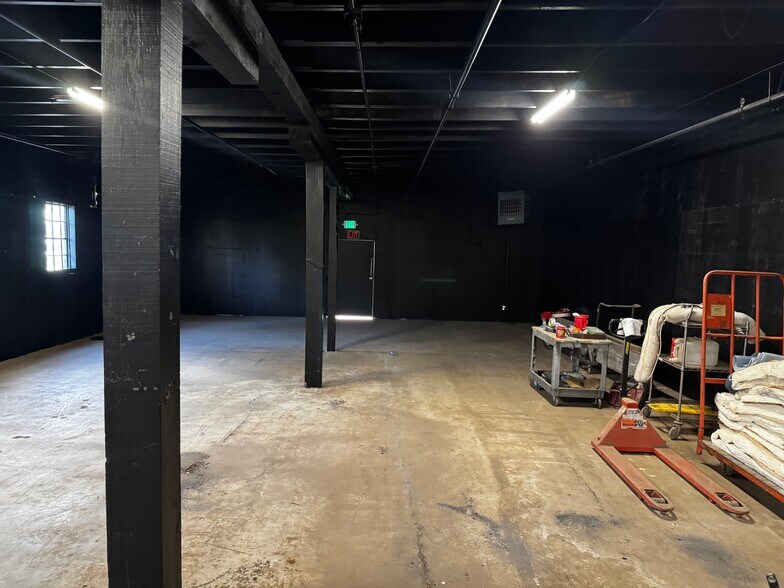 More Photos Of 400-404 Dixie Ln, North Little Rock Warehouse For Sale