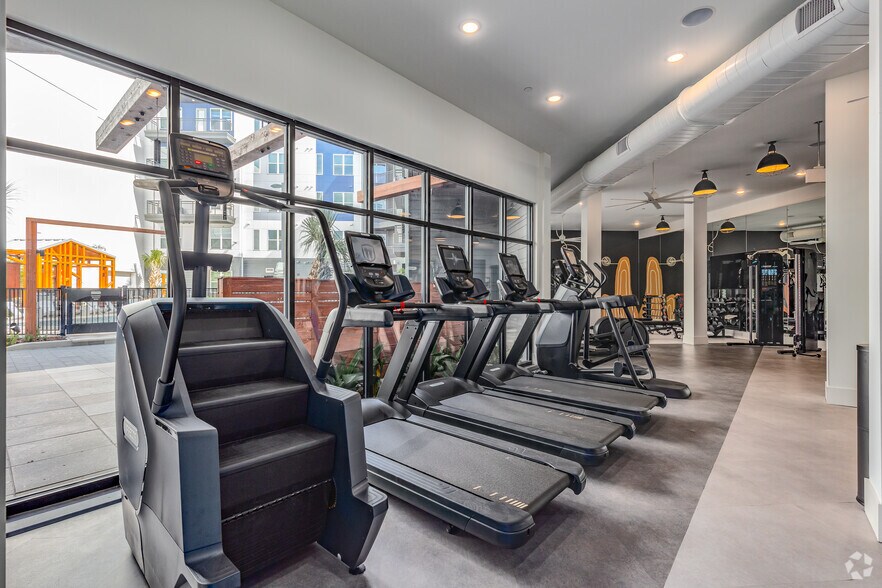 More Photos Of 1647 E Colonial Dr, Orlando Apartments For Sale