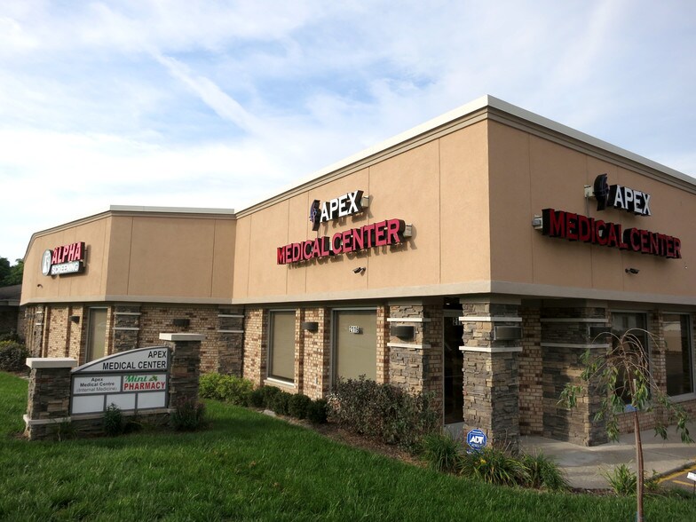 Primary Photo Of 2066-2118 S Wayne Rd, Westland Medical For Lease