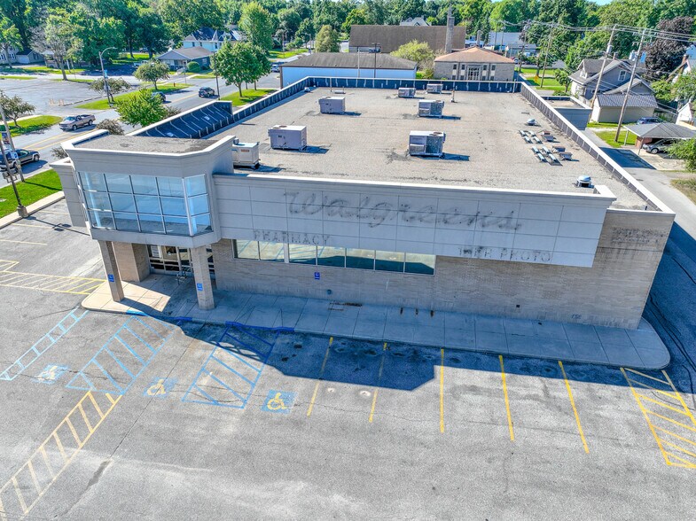 More Photos Of 906 Main St, Rochester Drugstore For Sale