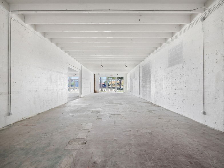 More Photos Of 410-470 NE 1st Ave, Hallandale Restaurant For Lease