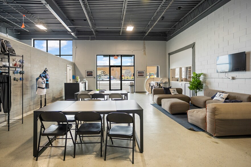 More Photos Of 2401 Highway 13 W, Burnsville Warehouse For Sale