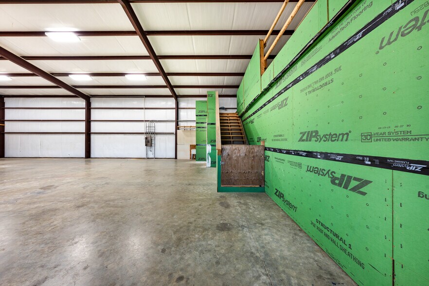 More Photos Of 11639 E US Highway 175, Kemp Flex For Lease