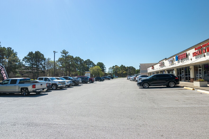 More Photos Of 16143 N Eldridge Pky, Tomball General Retail For Sale