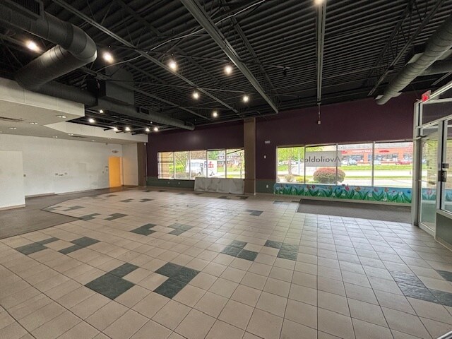 More Photos Of 3707 Darrow Rd, Stow Freestanding For Lease
