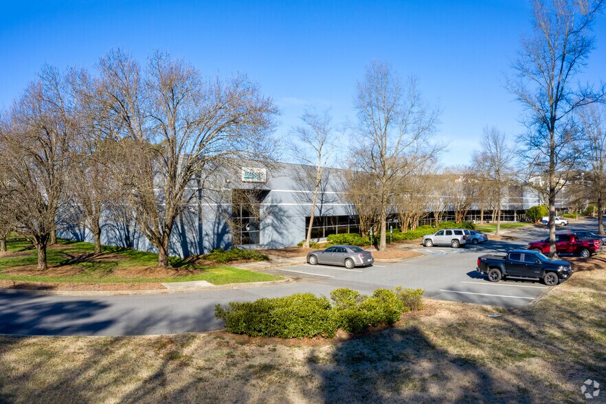 More Photos Of 9006 Perimeter Woods Dr, Charlotte Light Distribution For Lease