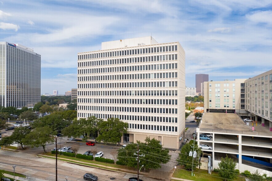 More Photos Of 5433 Westheimer Rd, Houston Office For Lease