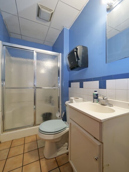 More Photos Of 5000 W Cermak Rd, Cicero Auto Repair For Sale