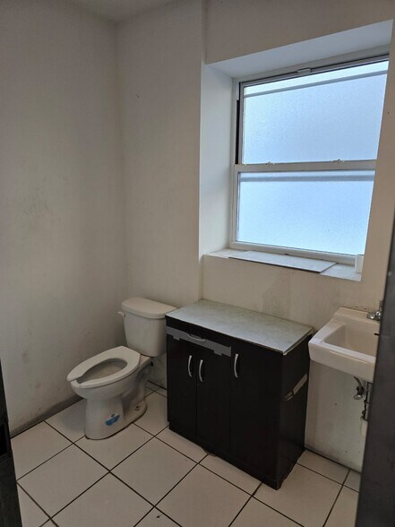 More Photos Of 6 Tulip Ave, Floral Park Warehouse For Lease