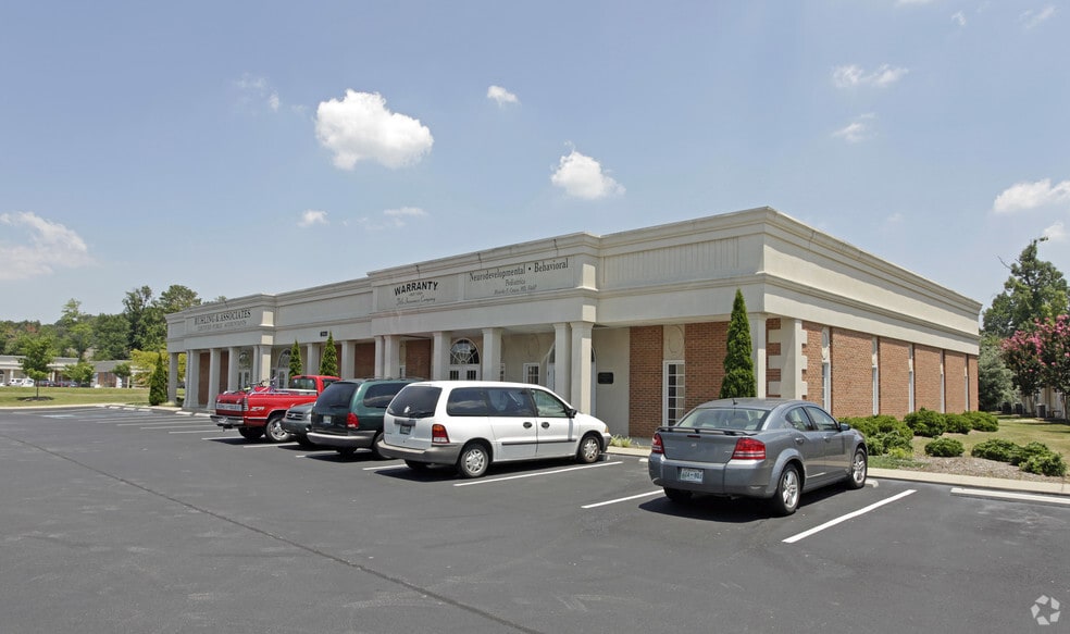 More Photos Of 6131 Shallowford Rd, Chattanooga Office For Sale