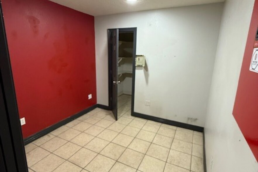 More Photos Of 3024 Commerce St, Port Arthur Warehouse For Sale