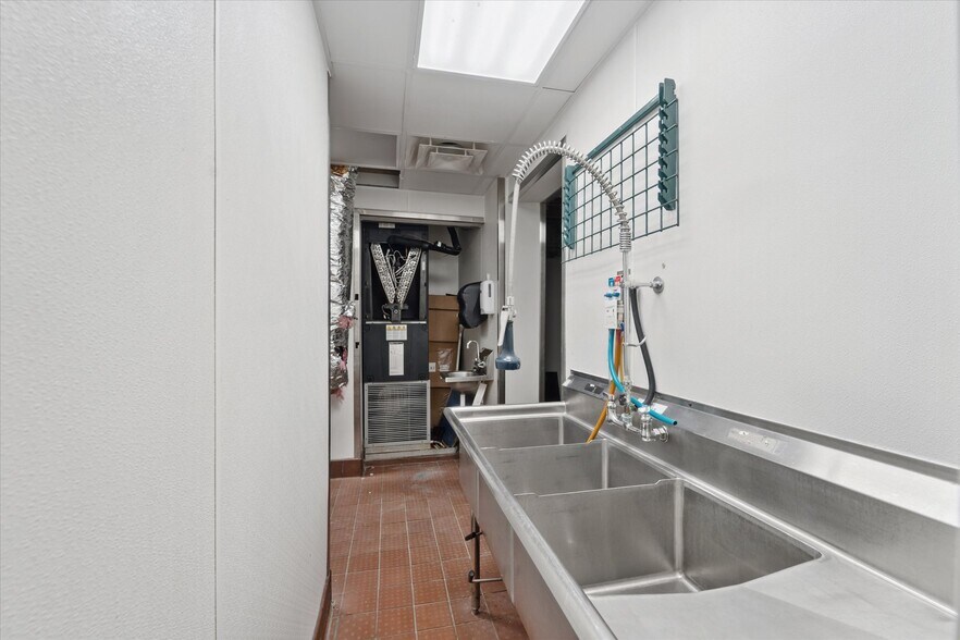 More Photos Of 1601 Butler Ave, Tybee Island Restaurant For Lease