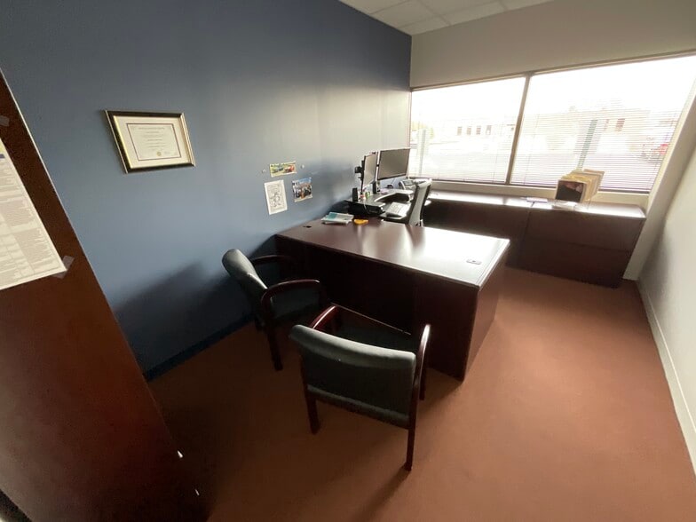 More Photos Of 2505 S Finley Rd, Lombard Office For Sale