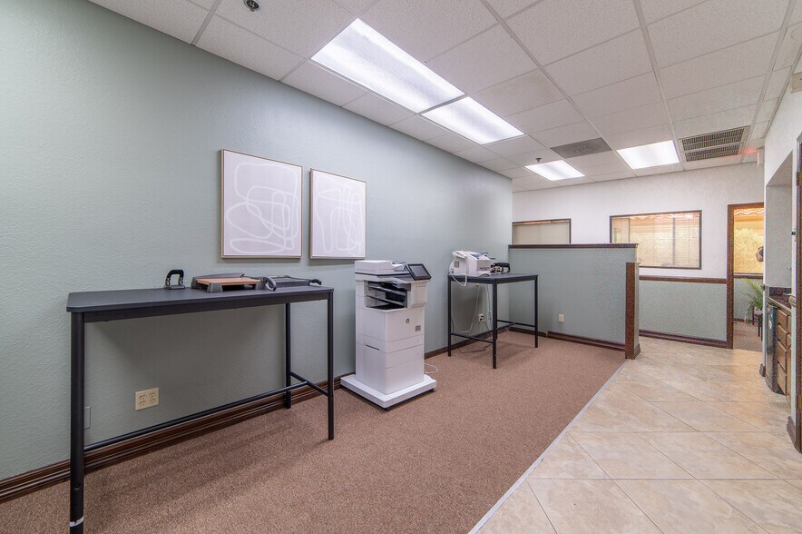 More Photos Of 4625 S Lakeshore Dr, Tempe Office For Lease