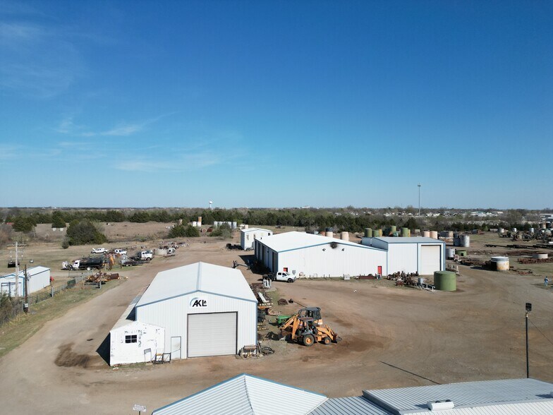 More Photos Of 601 E Pine St, Cushing Truck Terminal For Sale