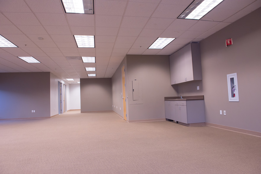 More Photos Of 1879 Lundy Ave, San Jose Office For Lease