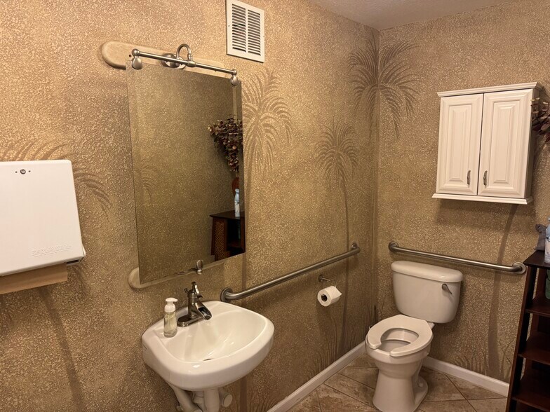 More Photos Of 725 Harbor Blvd E, Destin Medical For Sale