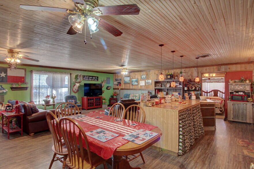 More Photos Of 617 W Main St, Whitesboro Garden Center For Sale